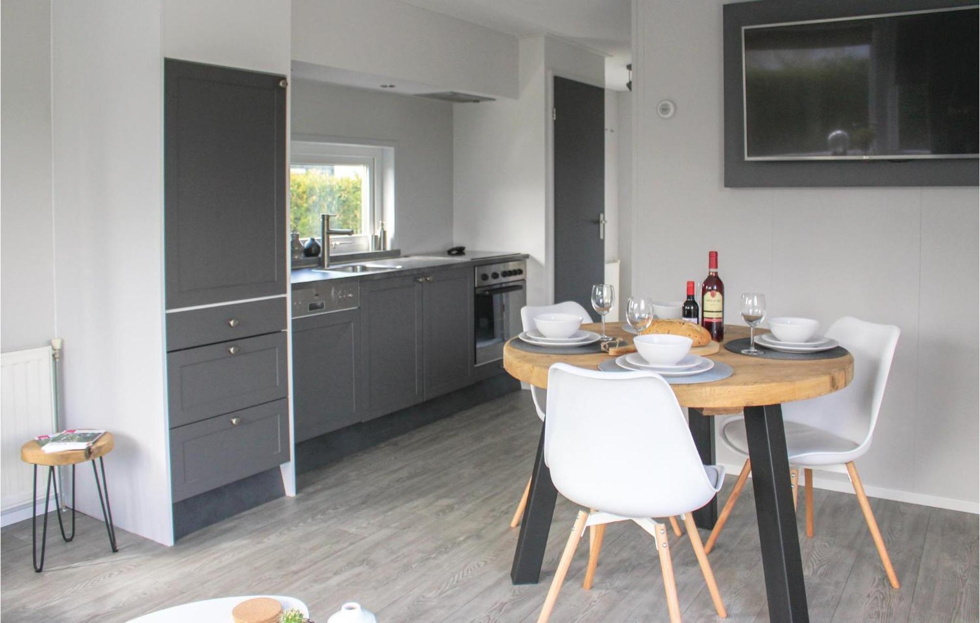 Beautiful Home In Sint-Annaland With Kitchen 외부 사진