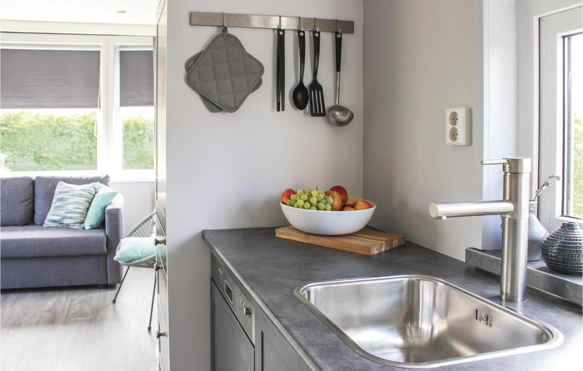 Beautiful Home In Sint-Annaland With Kitchen 외부 사진